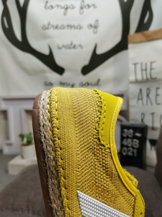 Zapatillas vintage amarillas